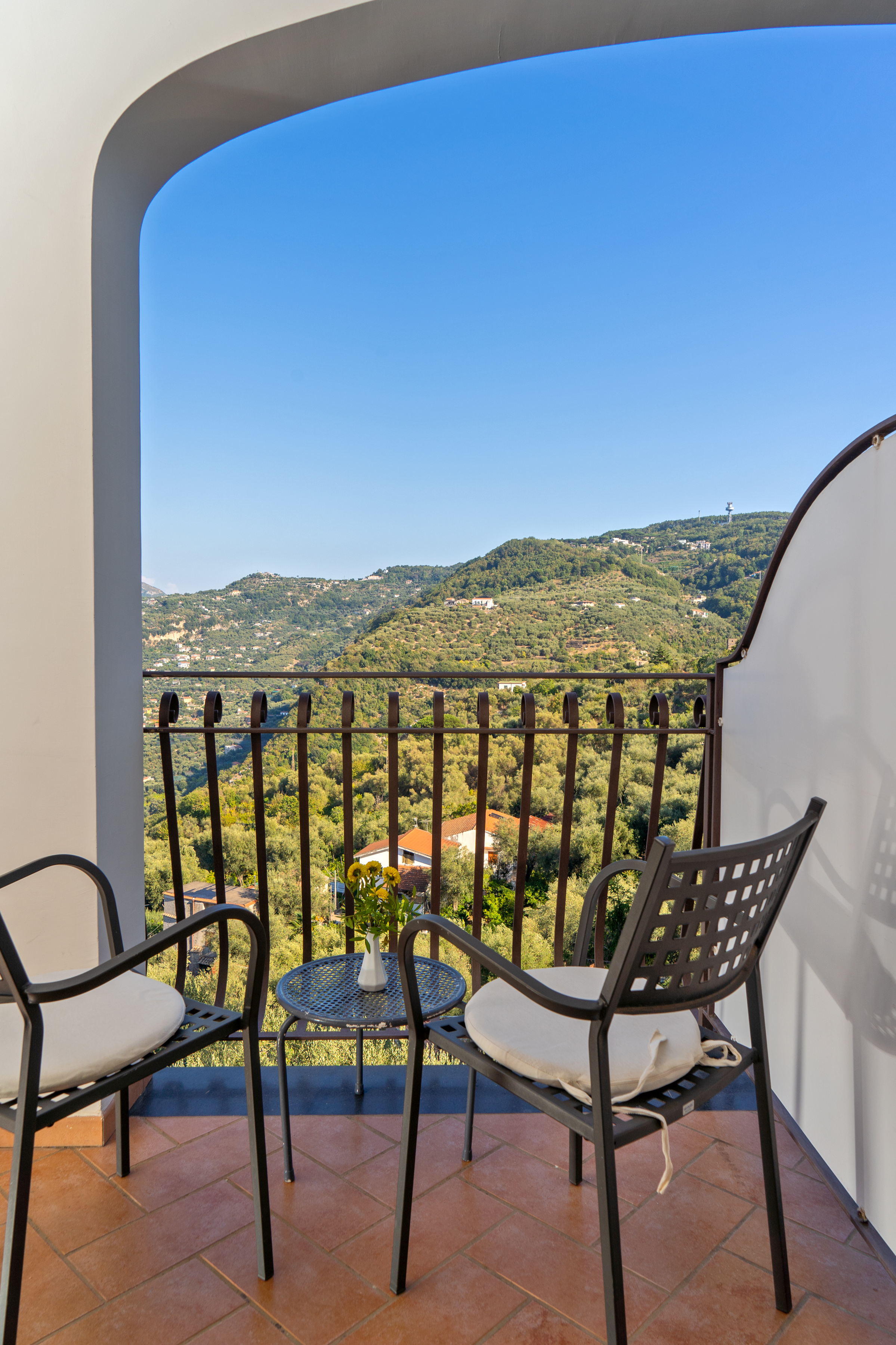  Classic triple room with balcony overlooking the valley - 11